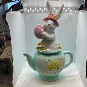 Easter bunny in teapot !